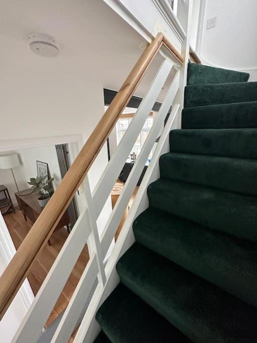 Stylish Unique 3 Bedroom House 哈斯丁 外观 照片
