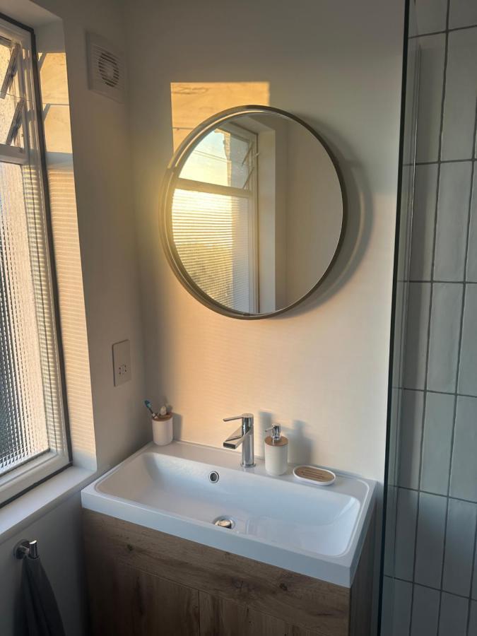 Stylish Unique 3 Bedroom House 哈斯丁 外观 照片